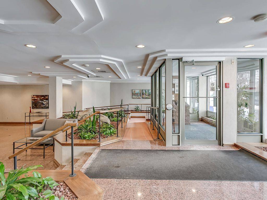 1901 Pilgrims WAY #706, Oakville, ON L6M 2W9