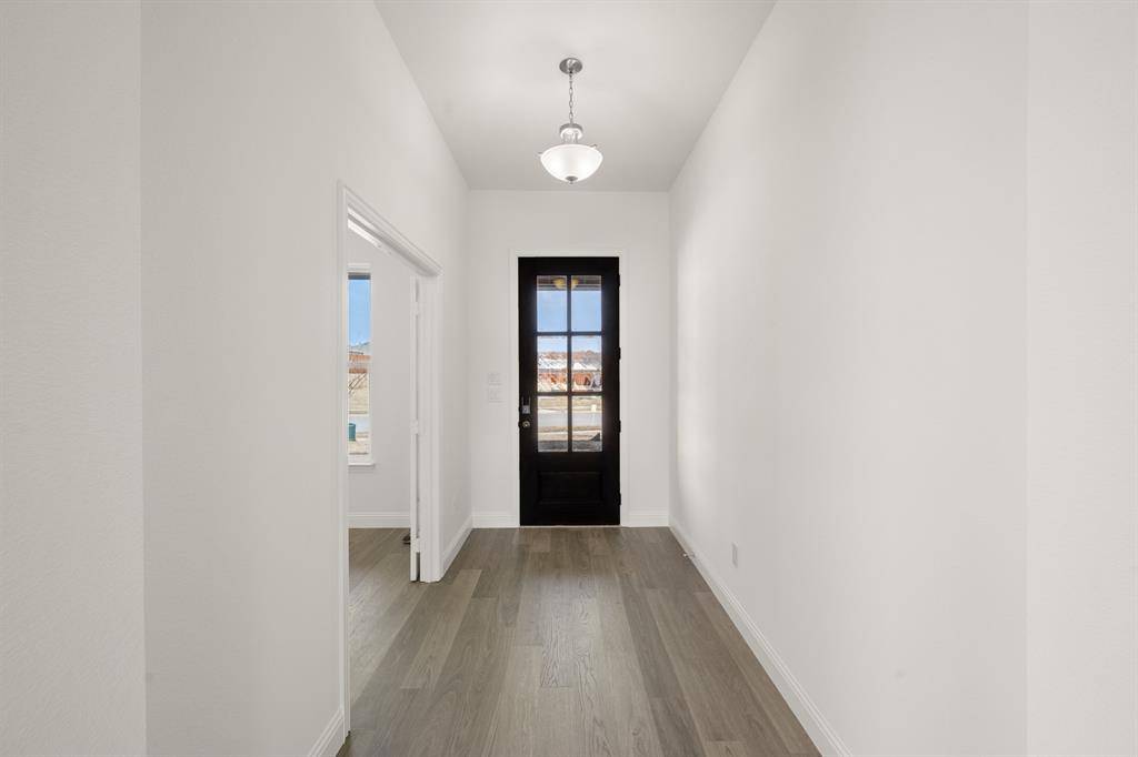 808 Stone Eagle Drive, Azle, TX 76020