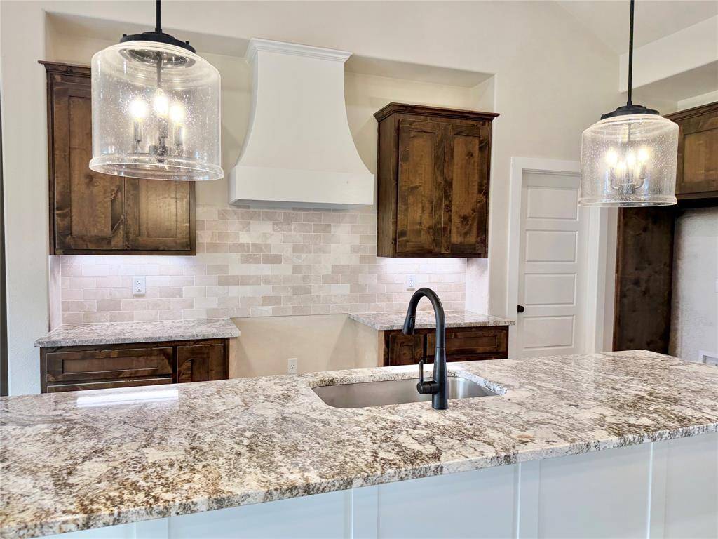 1008 Sabrina Court, Weatherford, TX 76085