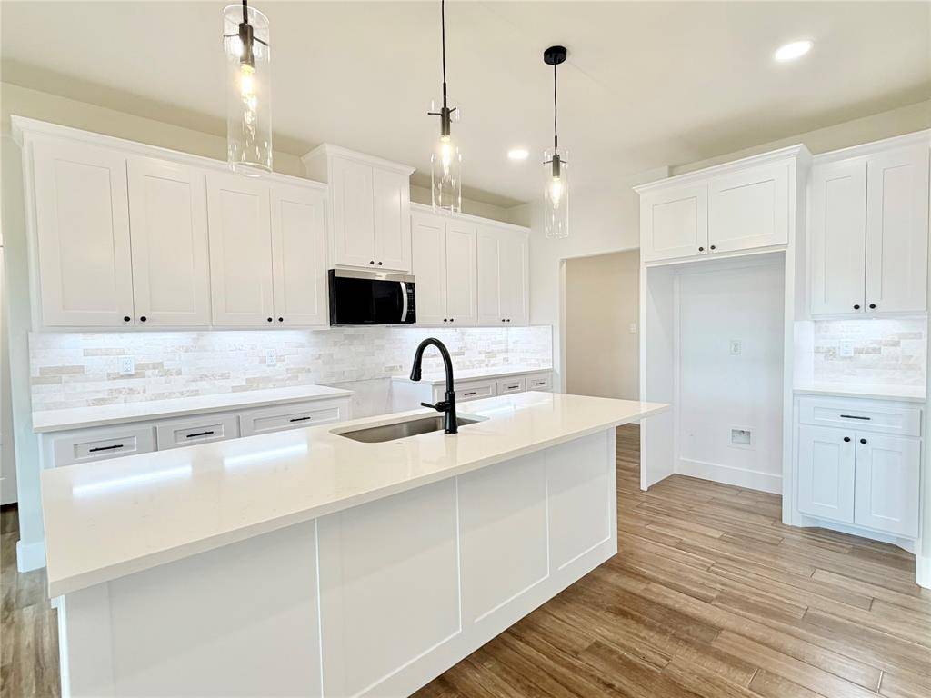 1013 Sabrina Court, Weatherford, TX 76085