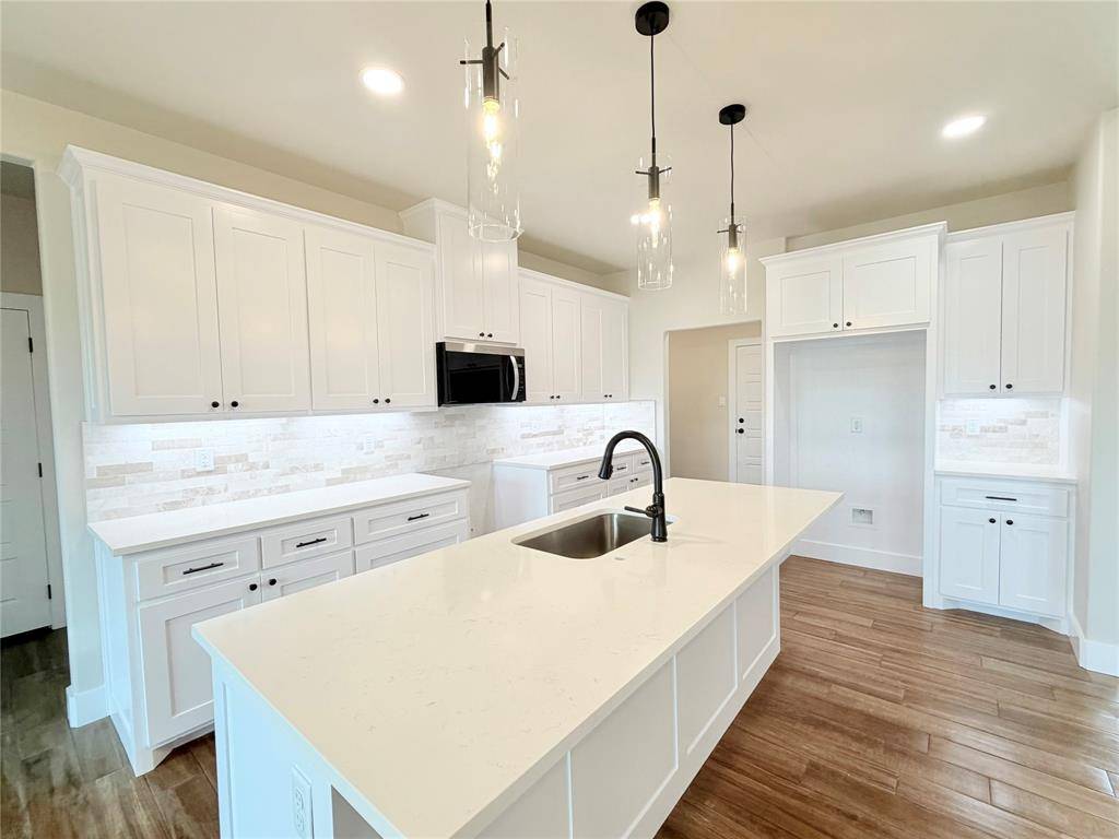 1013 Sabrina Court, Weatherford, TX 76085