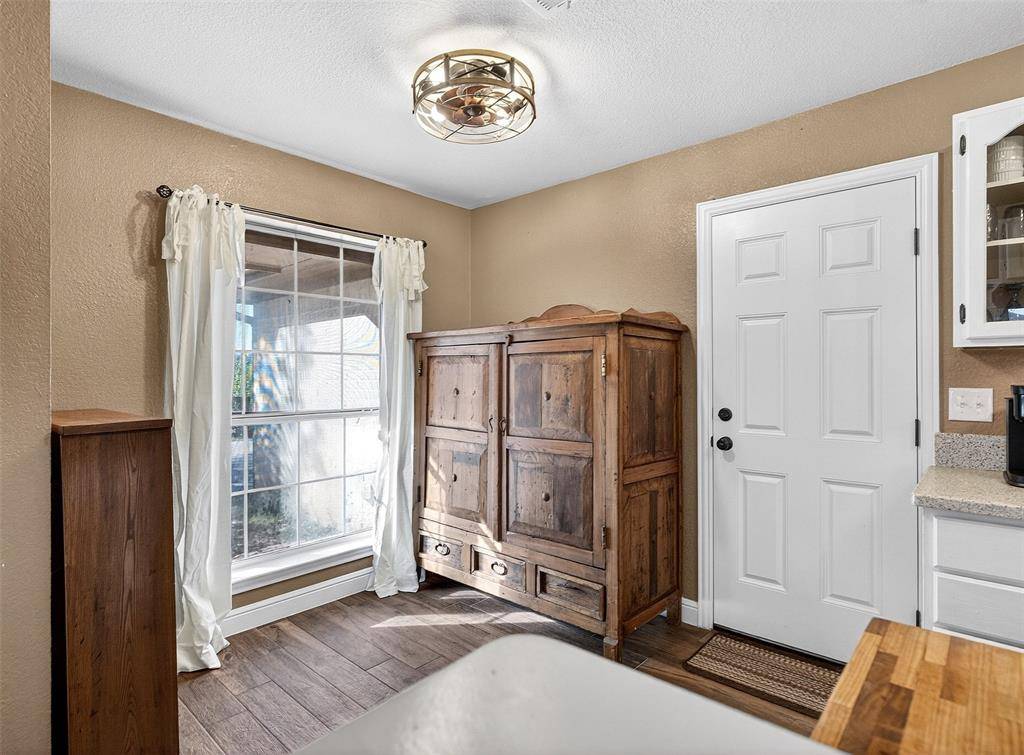 1006 Oakchase Court, Azle, TX 76020