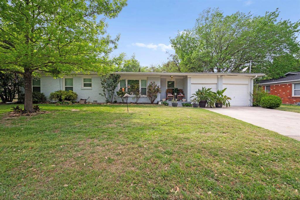 1106 Warden Street, Benbrook, TX 76126