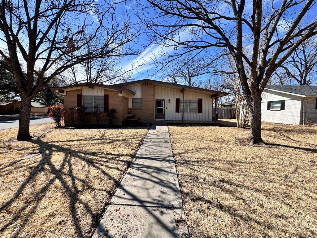 2411 13th Street, Brownwood, TX 76801