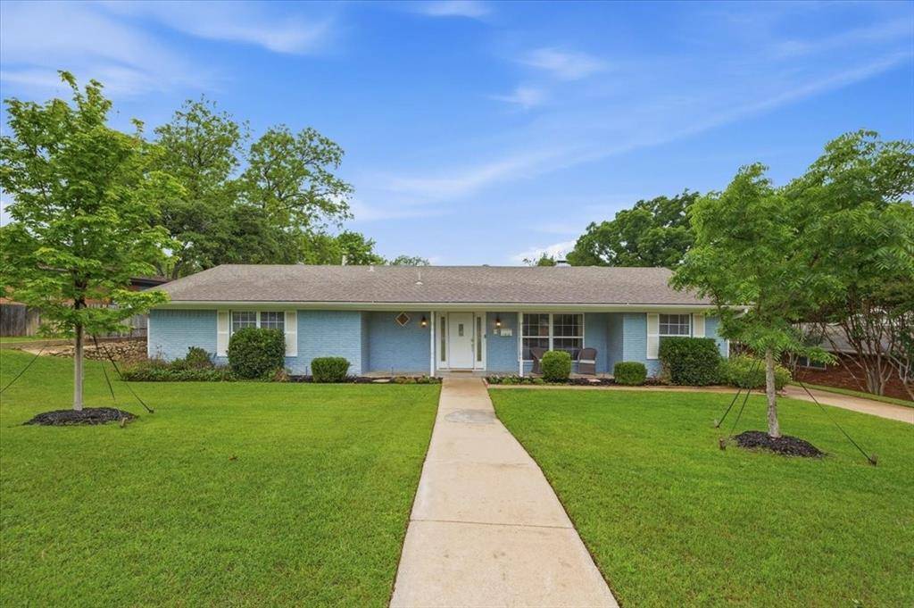 1812 Saxony Road, Fort Worth, TX 76116