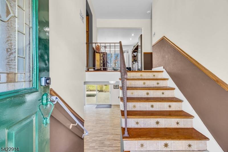 33 Mary Ellen Dr, Edison Twp., NJ 08820