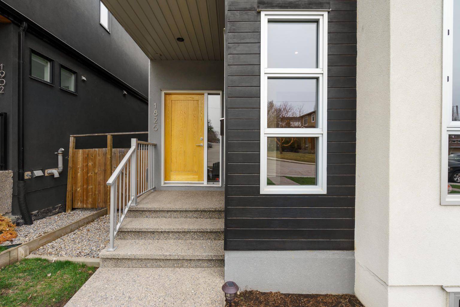 1826 37 AVE SW, Calgary, AB T3E 3A3