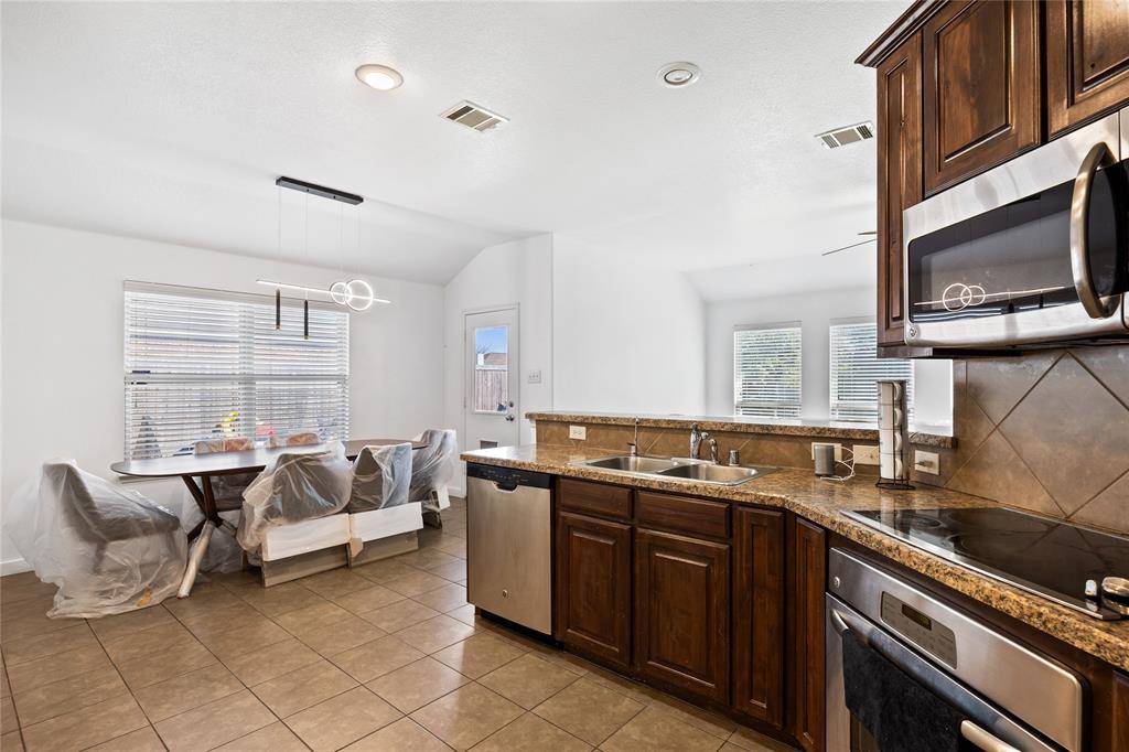 1048 Mercury Drive, Lavon, TX 75166