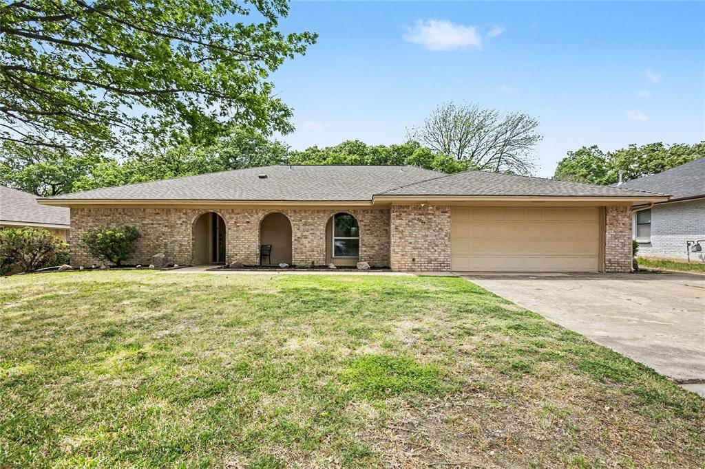 2805 Autumn Drive, Hurst, TX 76054