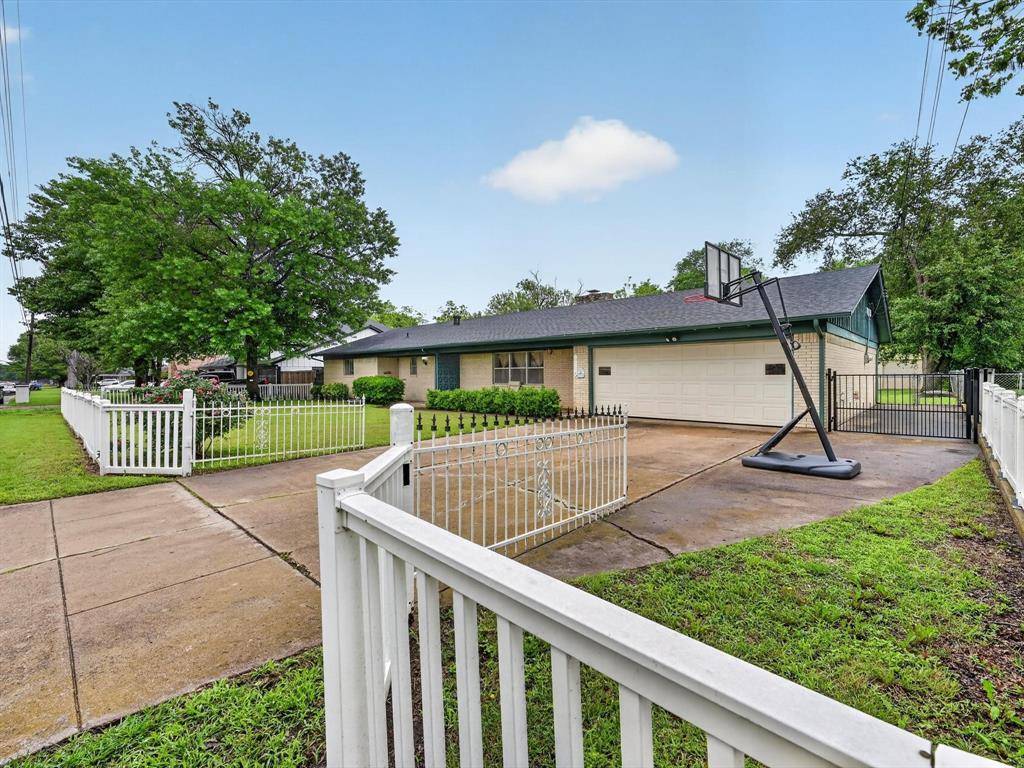 720 Alsue Street, Fort Worth, TX 76140