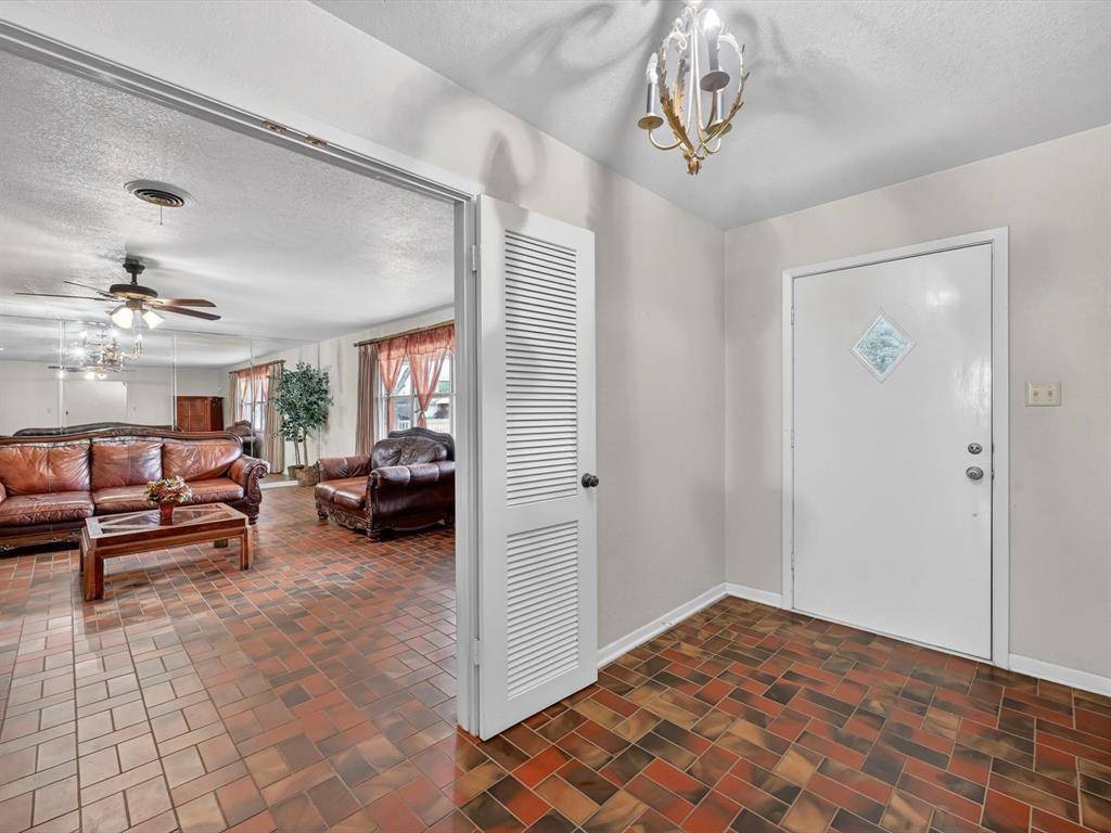 720 Alsue Street, Fort Worth, TX 76140