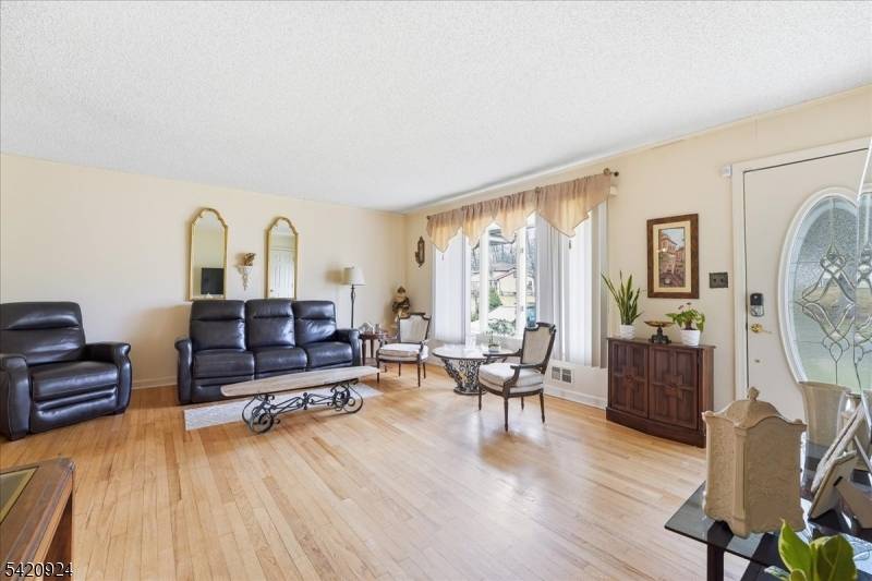 100 Hayes Ave, Clark Twp., NJ 07066