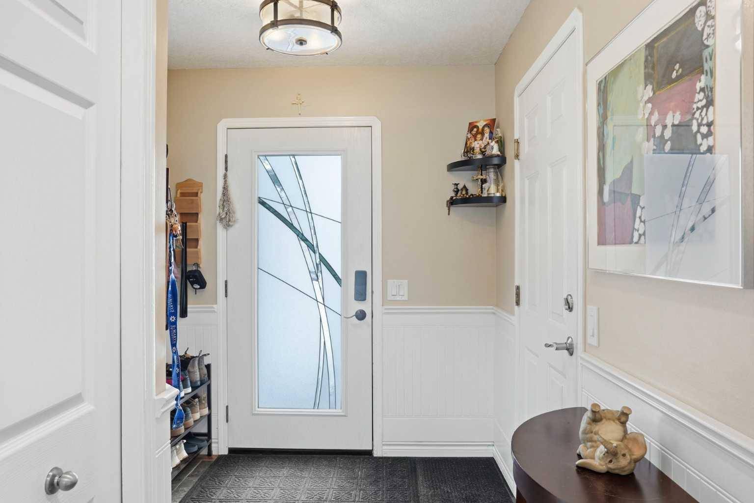 161 Douglas Glen Heath SE, Calgary, AB T2Z 2N1