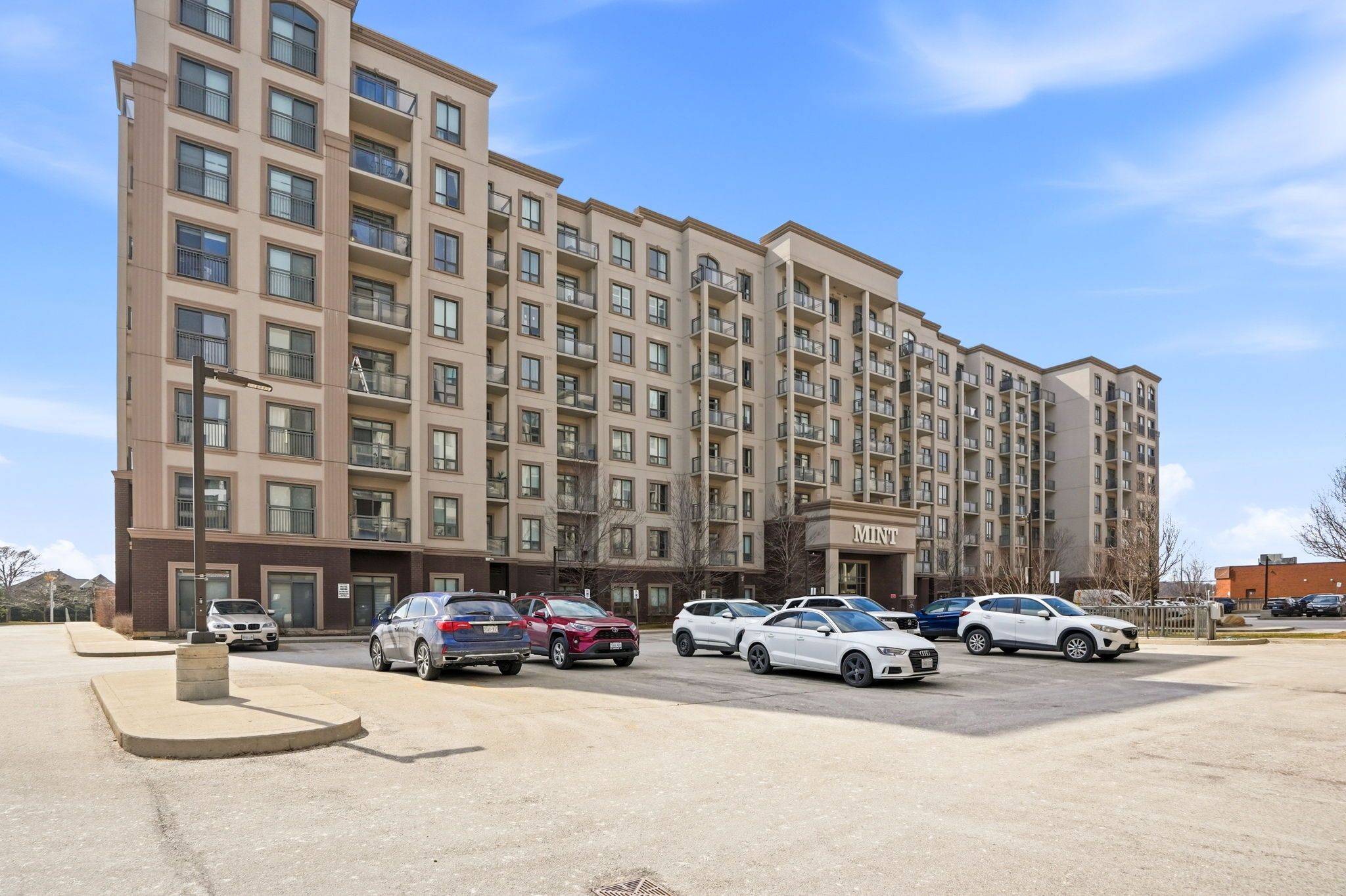 2490 Old Bronte RD #720, Oakville, ON L6M 0Y5