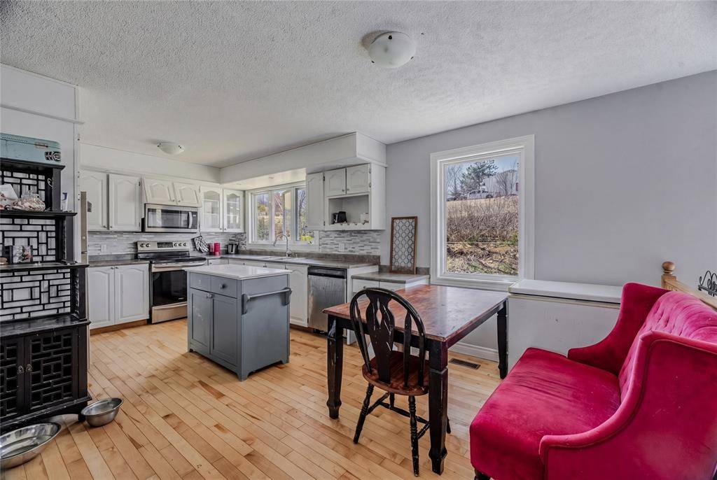 16 McCutcheons Road, Conception Bay South, NL A1X7P3