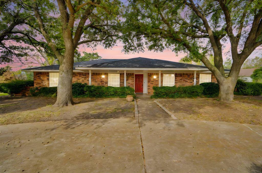 214 Willow Creek Lane, Ovilla, TX 75154