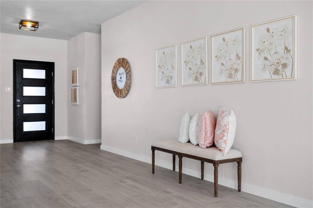 1110 Greywood Drive, Van Alstyne, TX 75495