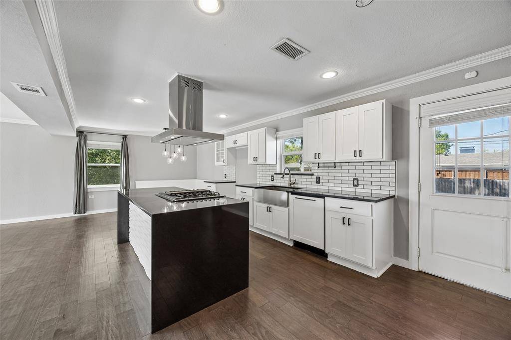 2623 Heatherwood Drive, Dallas, TX 75228