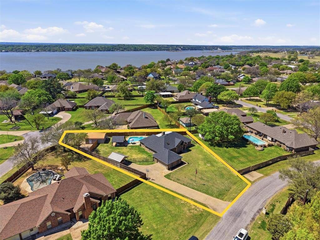 3802 Buena Vista Circle, Granbury, TX 76049