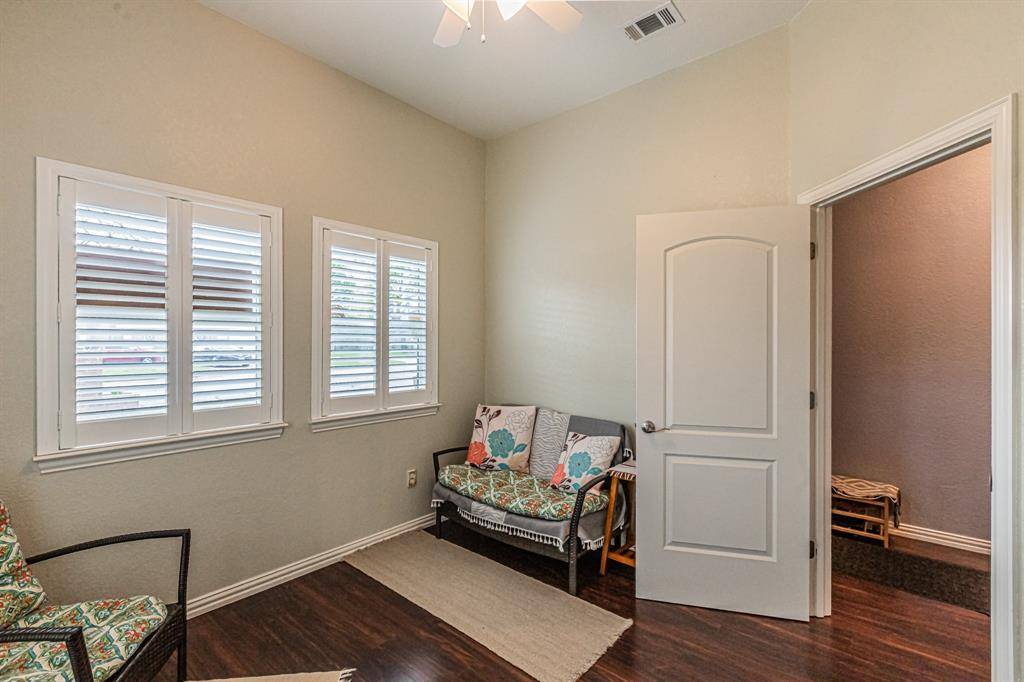 5900 Houghton Avenue, Fort Worth, TX 76107