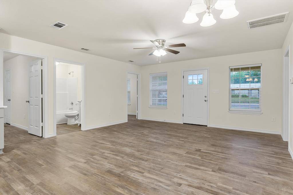 1015 W Park Drive, Wills Point, TX 75169
