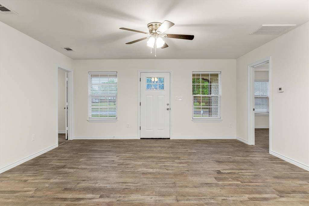 1015 W Park Drive, Wills Point, TX 75169