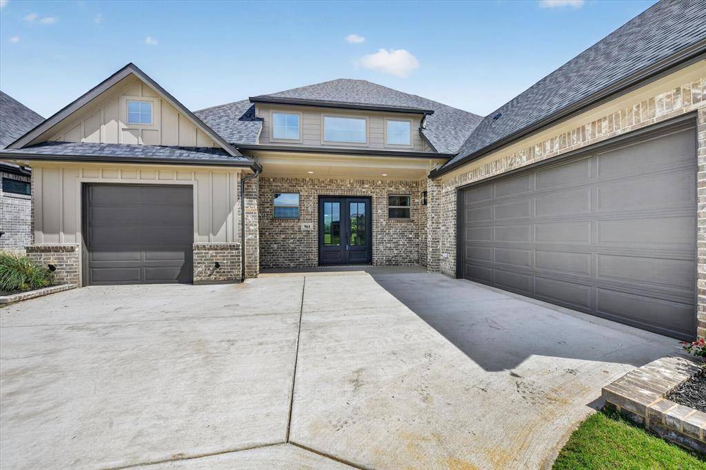 961 Bandon Dunes Drive, Fort Worth, TX 76028