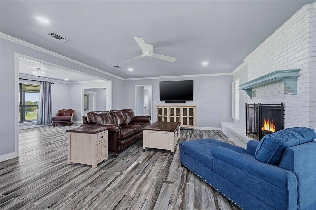 1861 Roland Road, Whitesboro, TX 76273