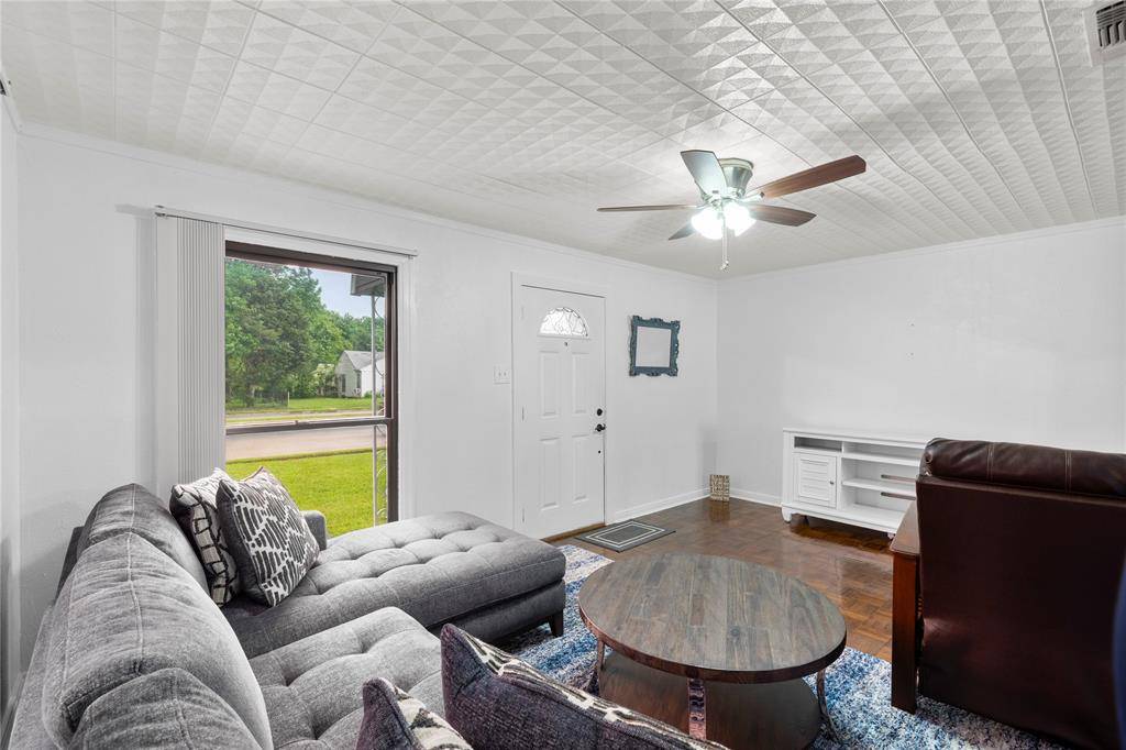1109 N Jim Miller Road, Dallas, TX 75217