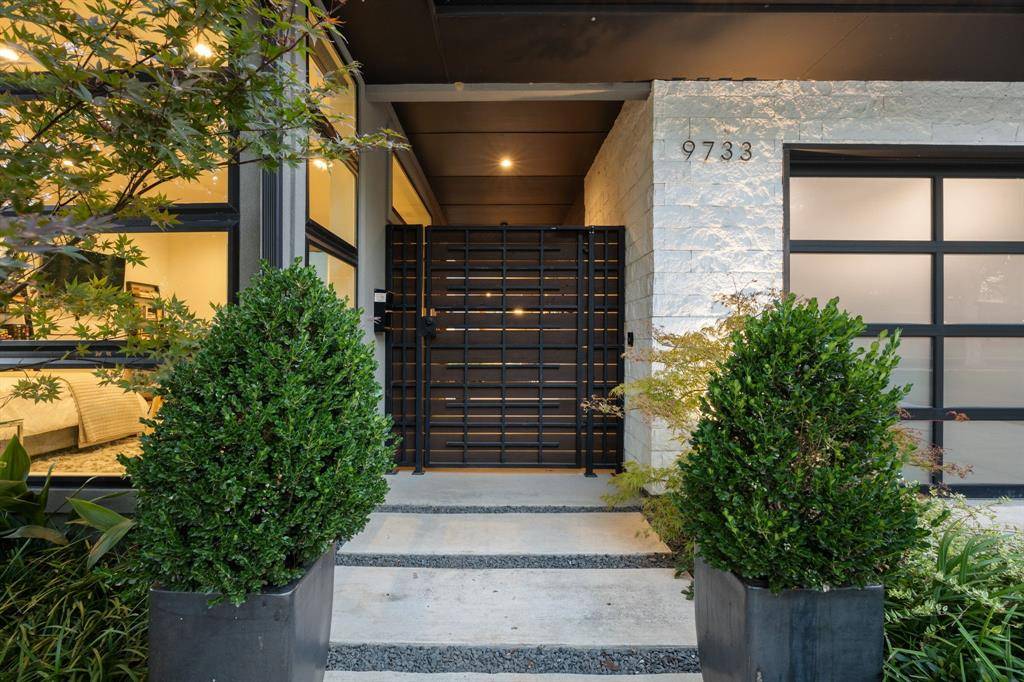9733 Mixon Drive, Dallas, TX 75220