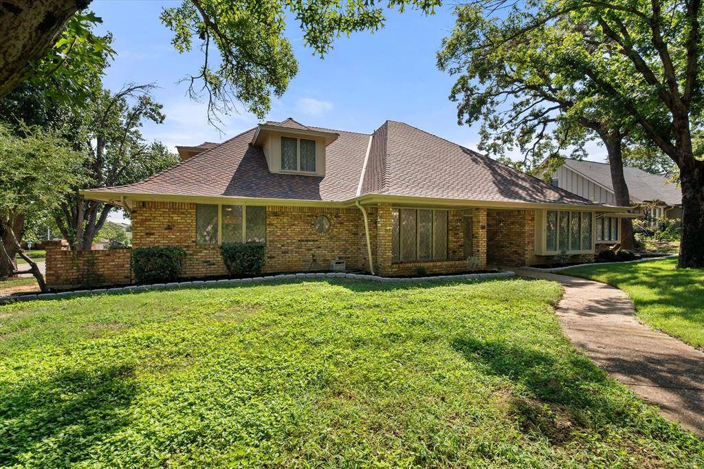 1801 High Vista Court, Fort Worth, TX 76112