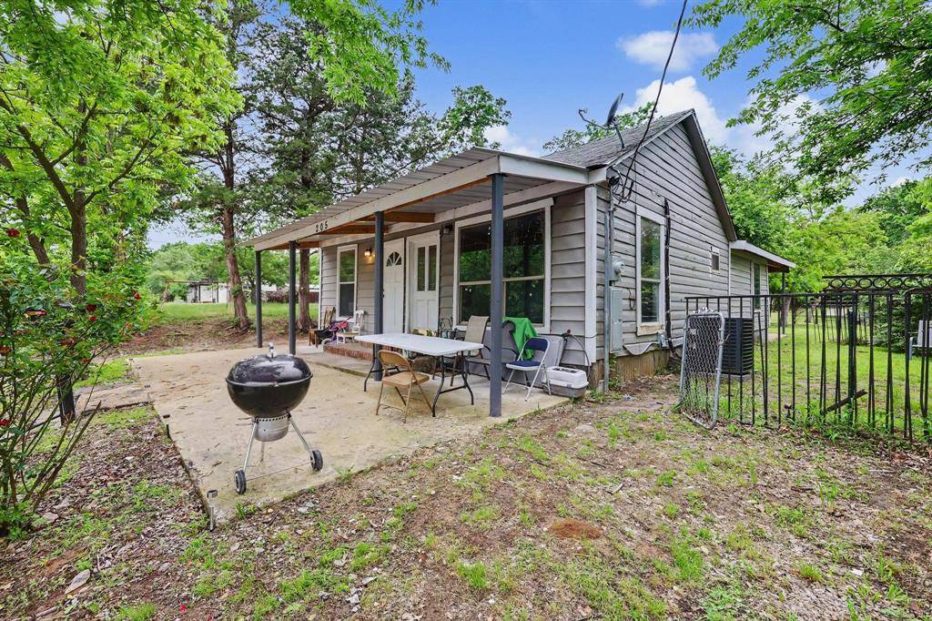205 S Main Street, Bonham, TX 75418