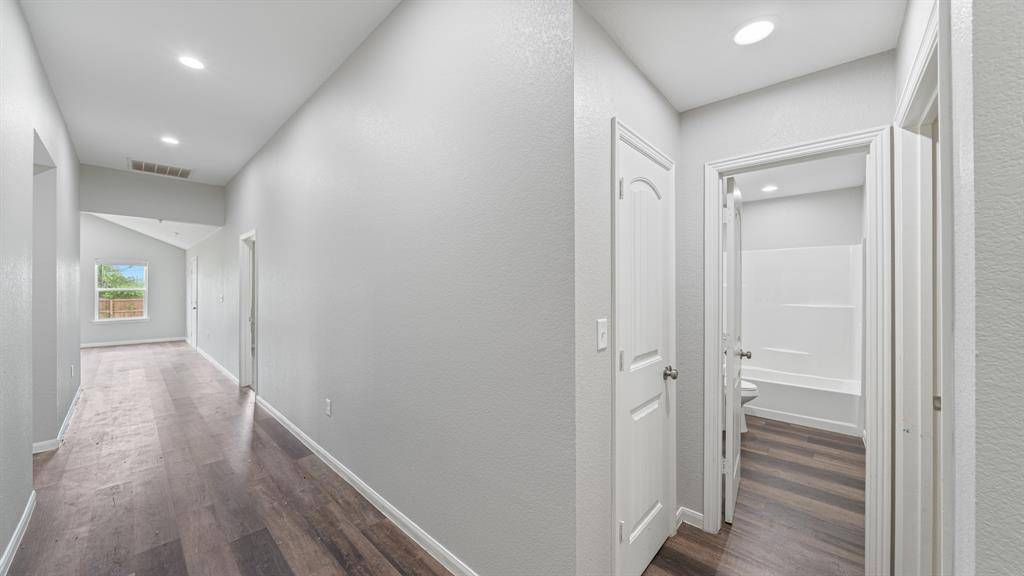 207 E Mccoulskey Street, Terrell, TX 75160