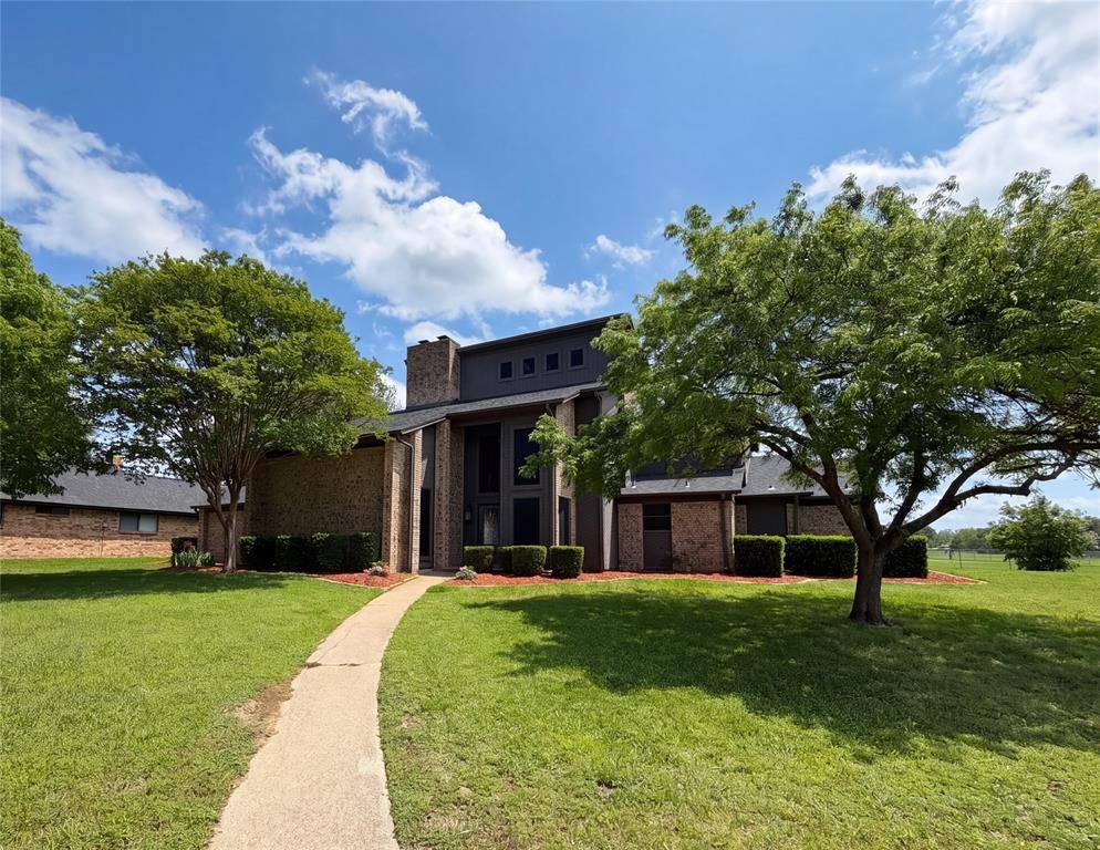 404 Laurel Trail N, Terrell, TX 75160