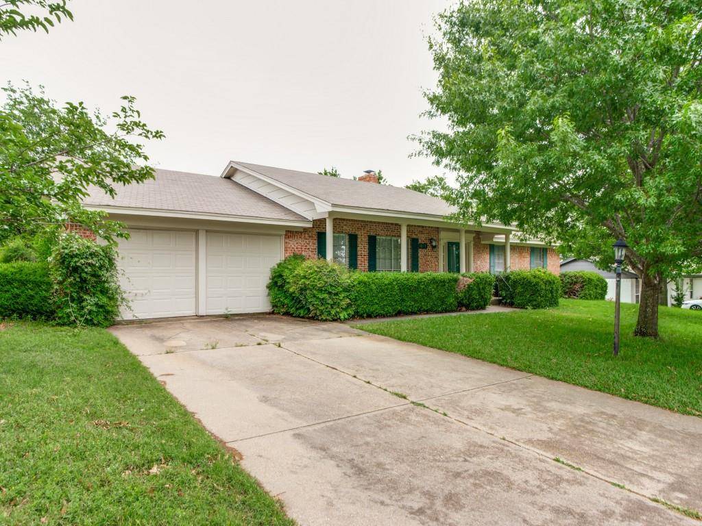 501 Stevens Drive, Benbrook, TX 76126