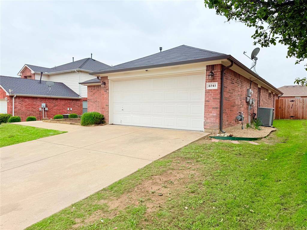 6741 Red Rock Trail, Watauga, TX 76137