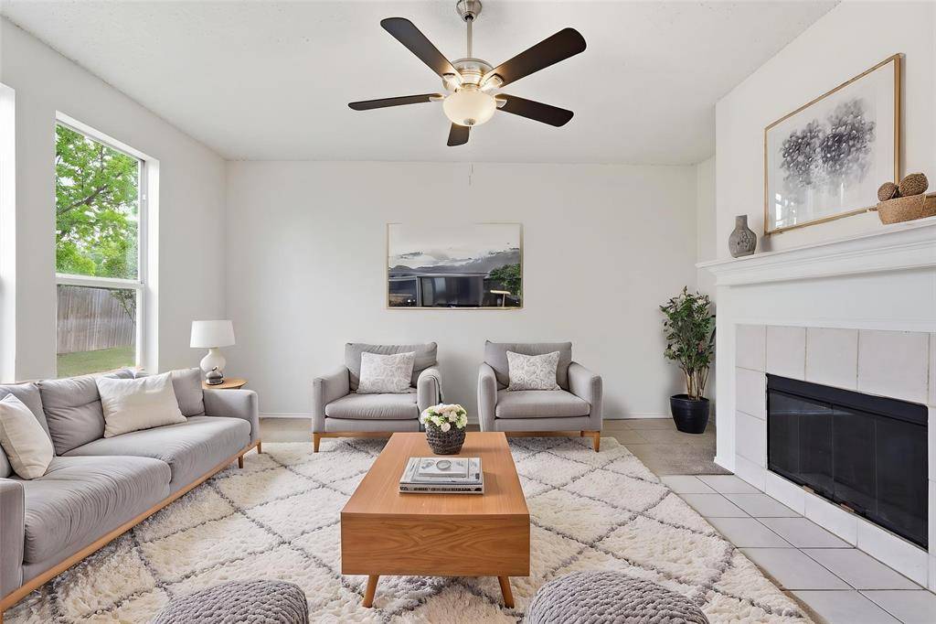 725 Parkford Lane, Arlington, TX 76001