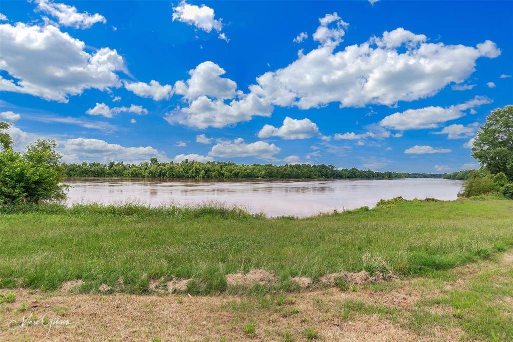 302 Bevly Lake Drive, Bossier City, LA 71111