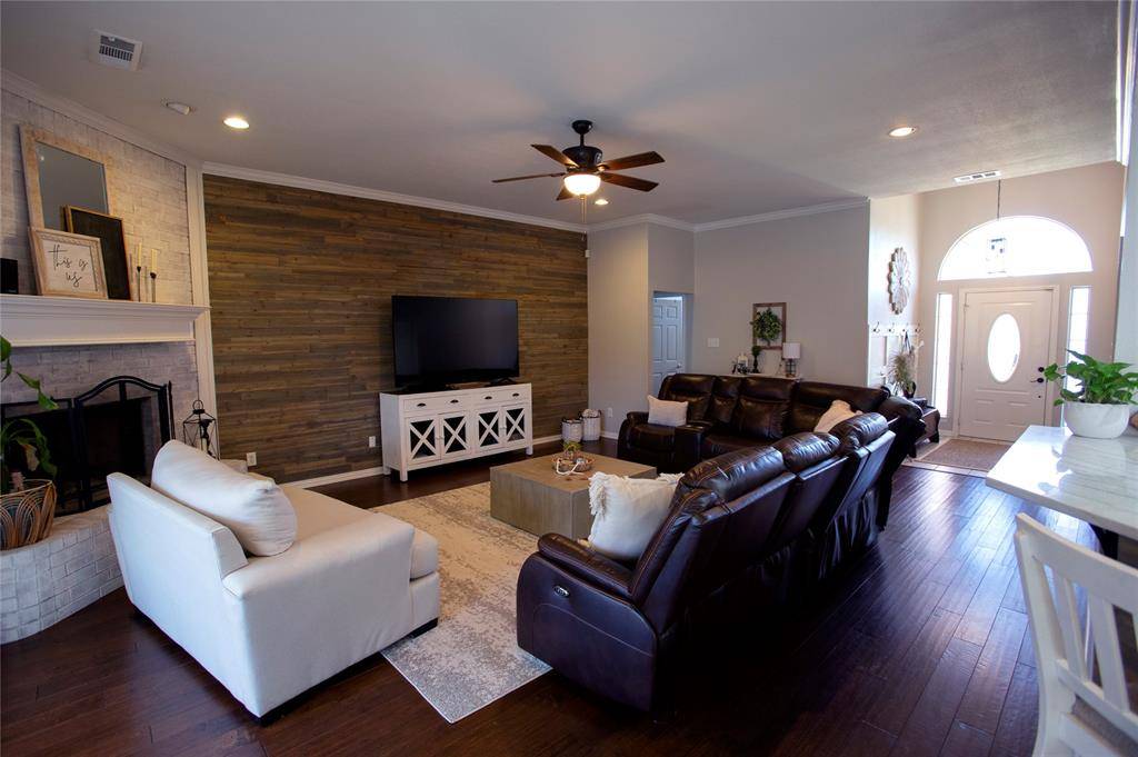 1089 Oak Hollow Lane, Combine, TX 75159