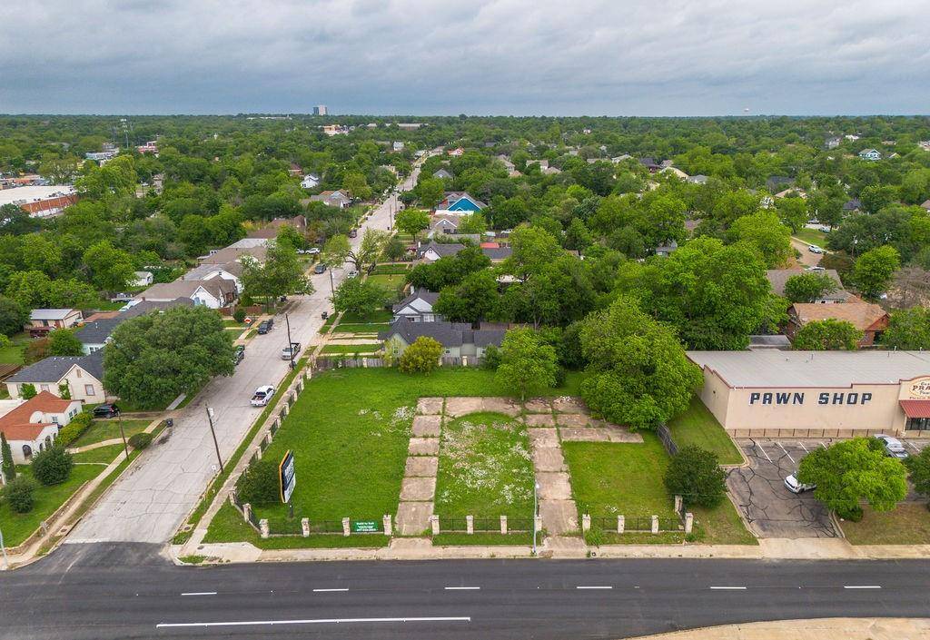 2217 W Waco Drive, Waco, TX 76707