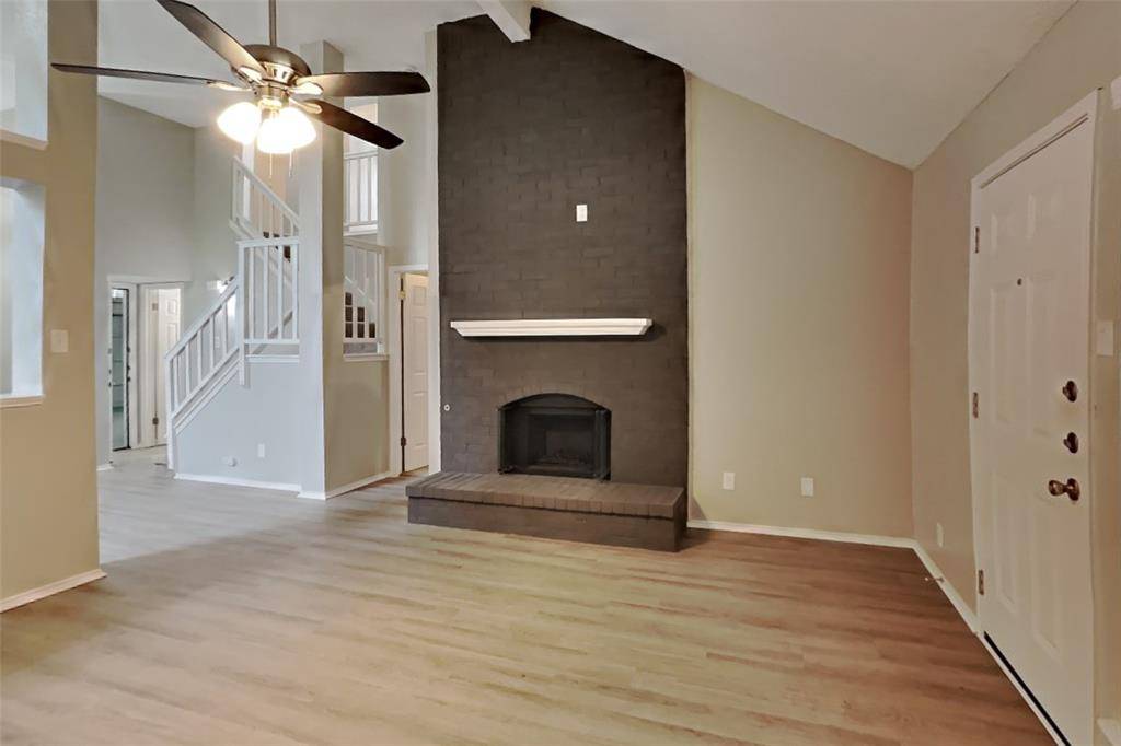 907 Tennis Villa Drive, Arlington, TX 76017