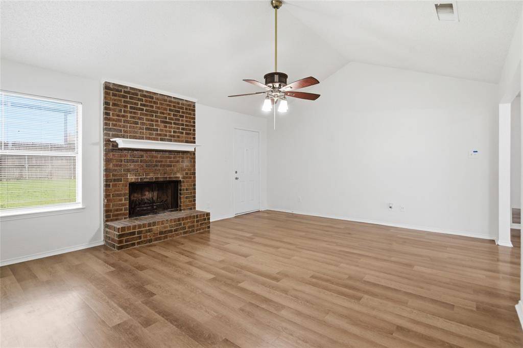 209 Blue Ridge Trail, Saginaw, TX 76179