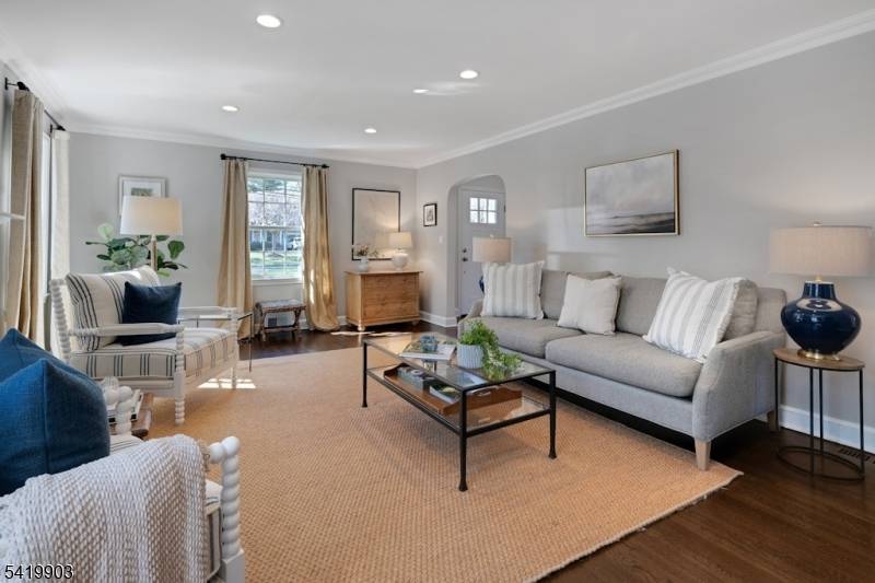 40 Elmwood Ave, Chatham Boro, NJ 07928