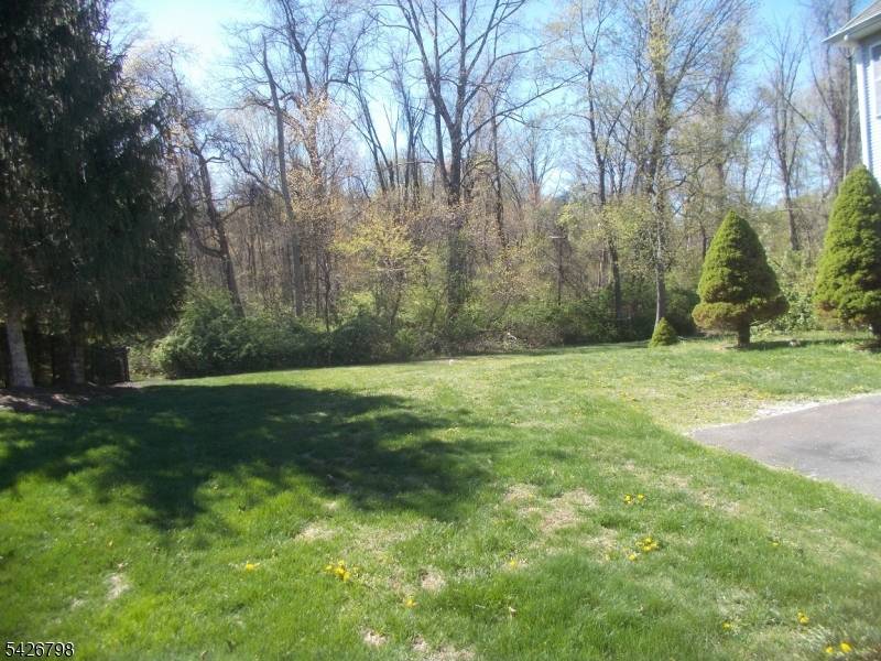 11 Shadow Hill Way, Washington Twp., NJ 07840
