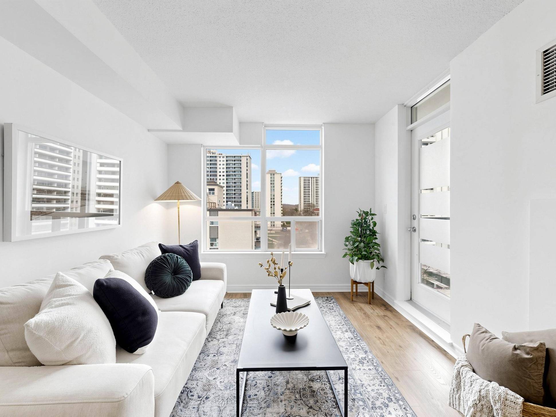 225 Wellesley ST E #811, Toronto C08, ON M4X 1X8