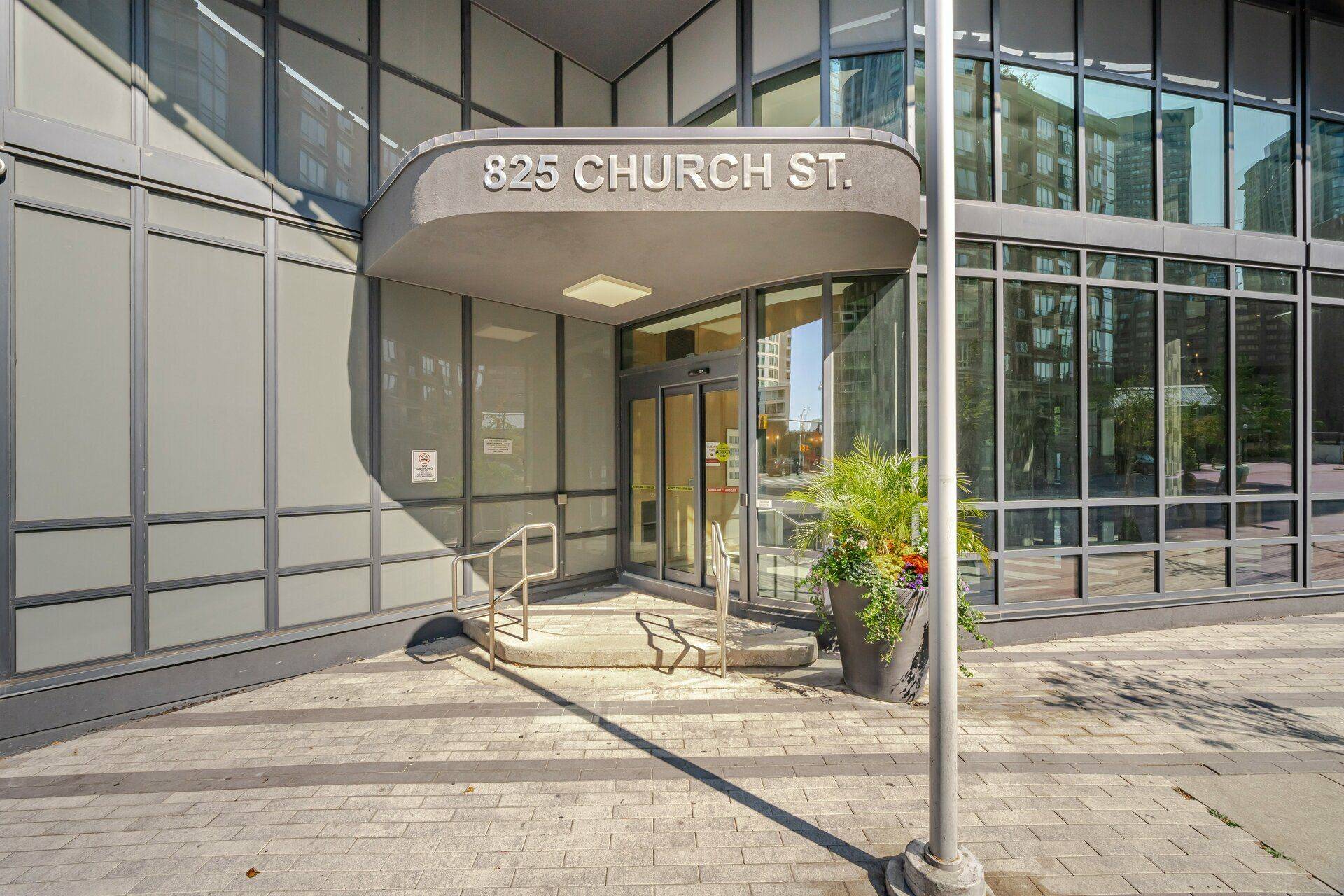 825 Church ST #105, Toronto C09, ON M4W 3Z4