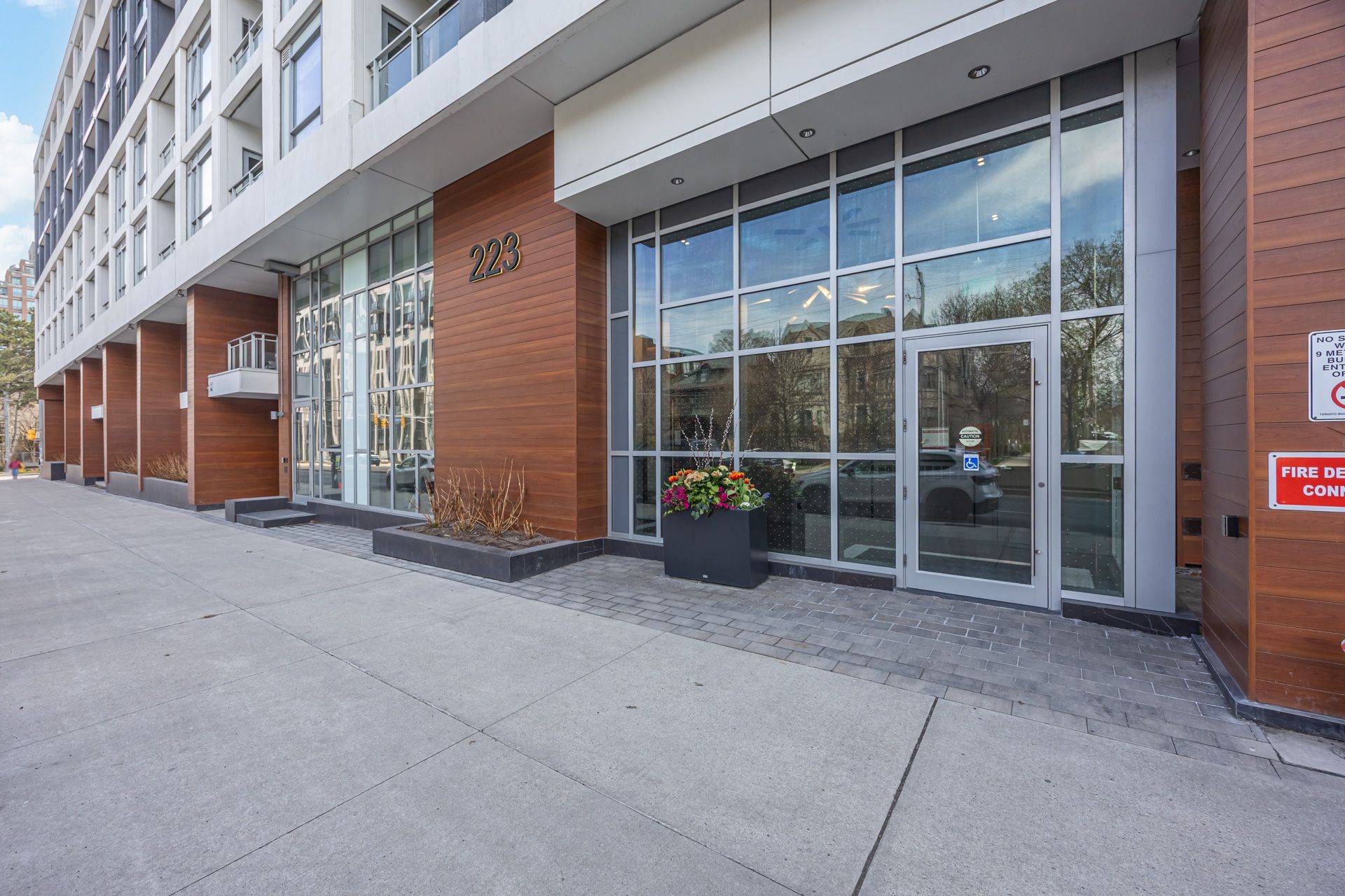 223 St Clair AVE W #309, Toronto C02, ON M4V 1R3