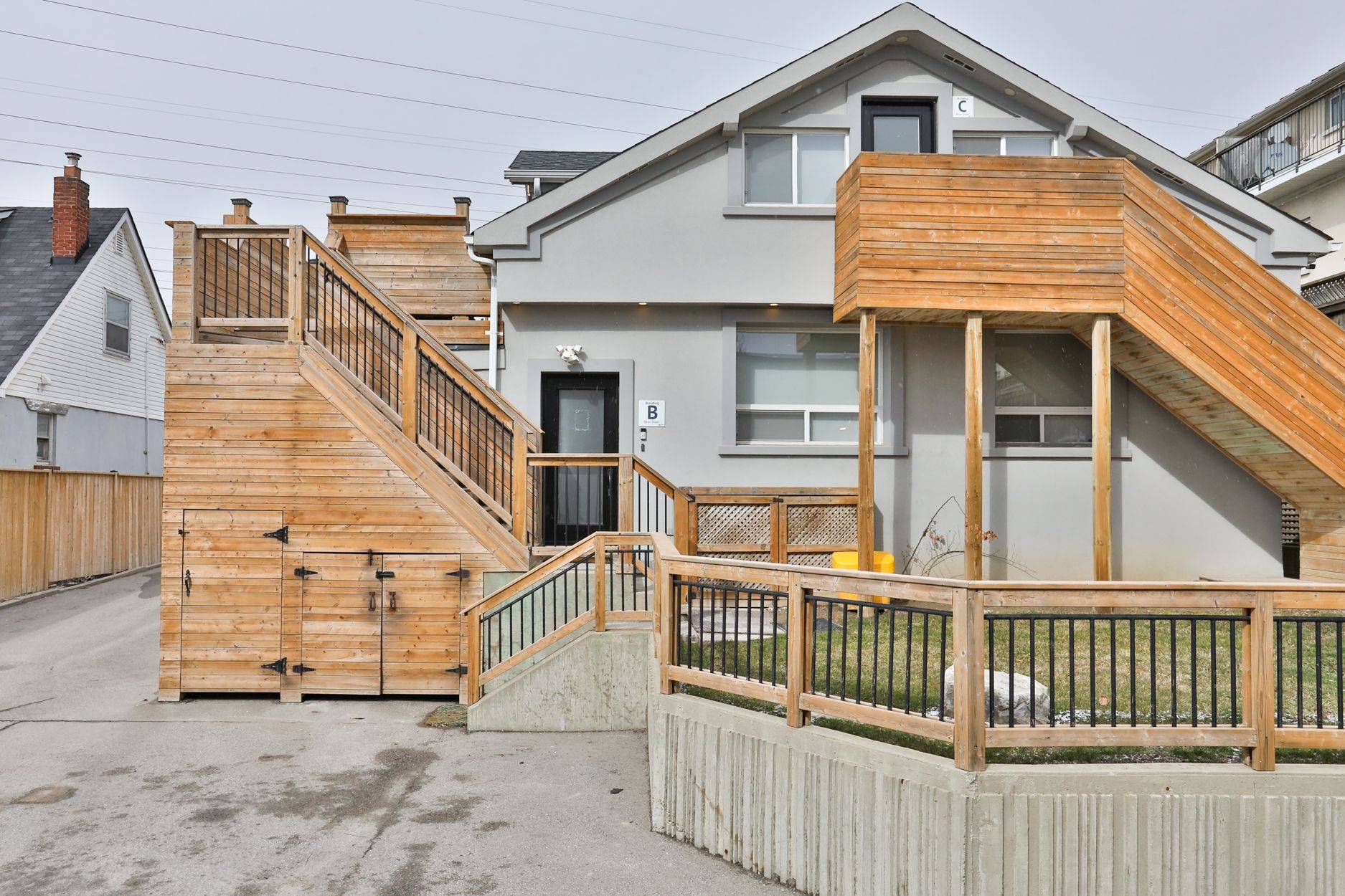 75 Jonesville CRES, Toronto C13, ON M4A 1H2