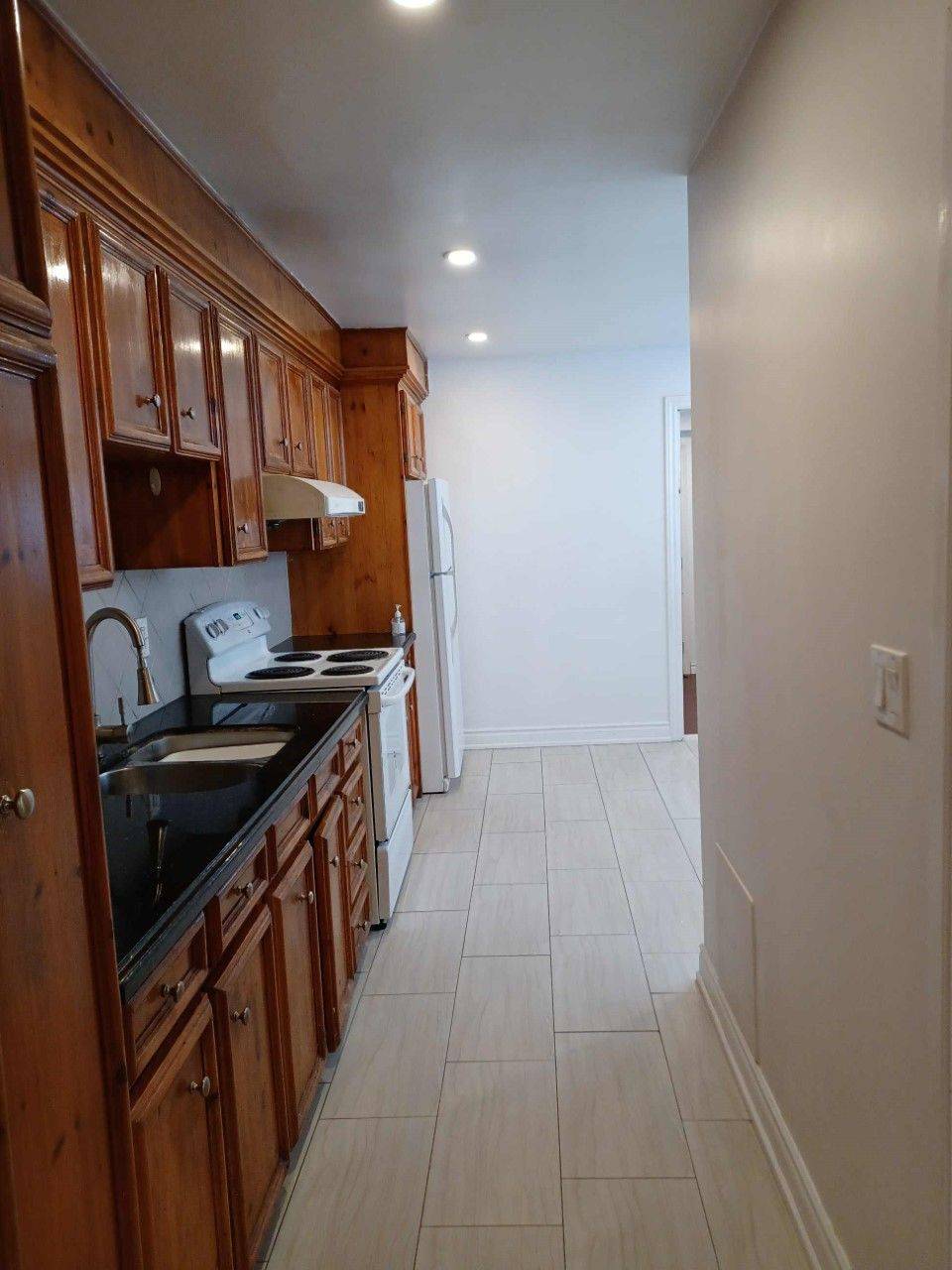 765 Gerrard ST E #Main Fl, Toronto E01, ON M4M 1Y5