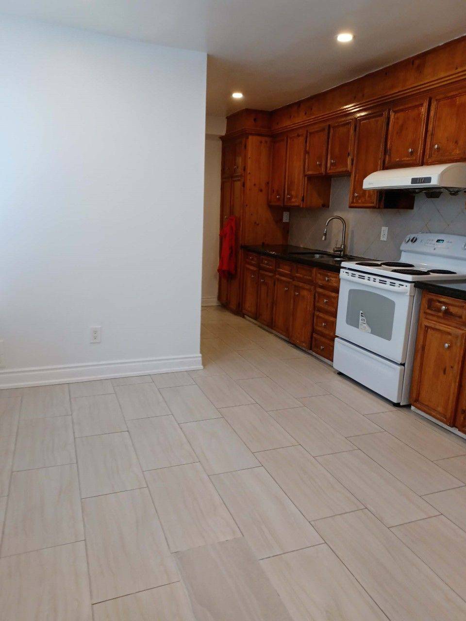 765 Gerrard ST E #Main Fl, Toronto E01, ON M4M 1Y5